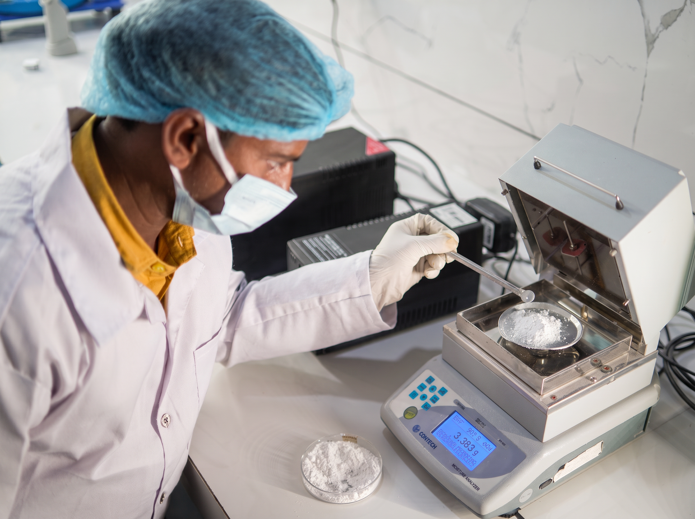 Moisture analysis of calcined kaolin